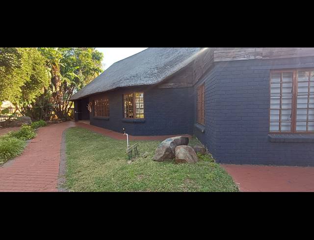 3 BEDROOM FREEHOLD FOR SALE IN KARENPARK